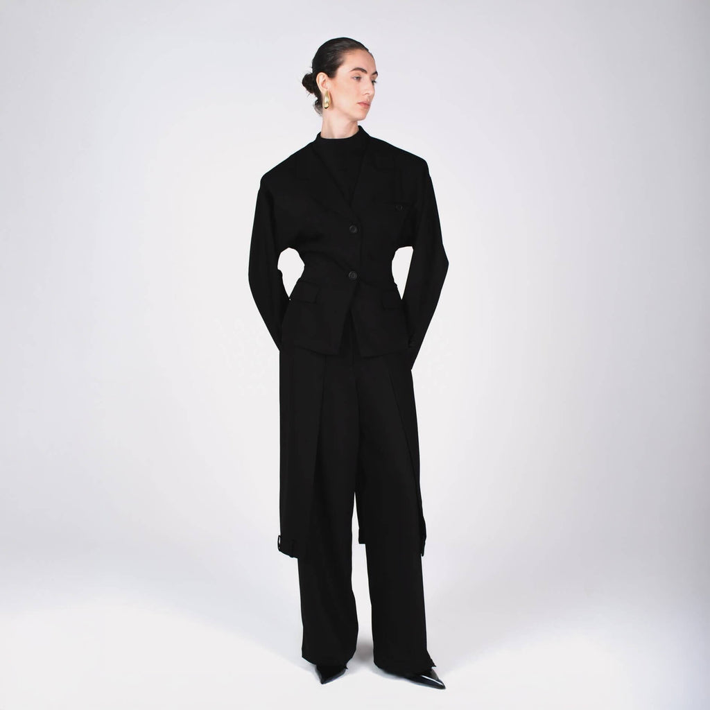 Half skirt pants in black