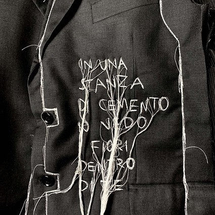 IN UNA STANZA DI CEMENTO IO VEDO I FIORI DENTRO DI TE